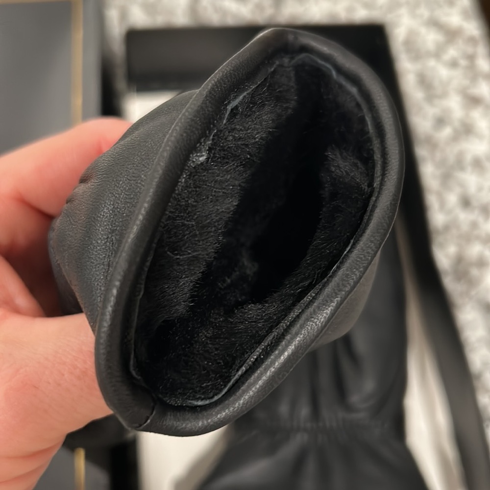 Brand new Zavelio women’s Medium black leather touchscreen gloves with sheepskin - Picture 2 of 6